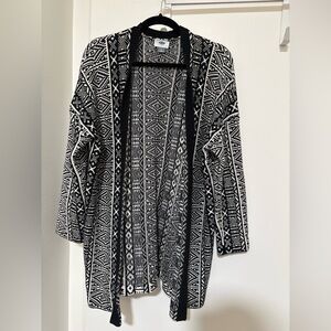 Old Navy Black and White Knit tribal geometric print Sweater